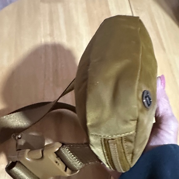 lululemon athletica Men's Khaki Belt Bag - Picture 4 of 5